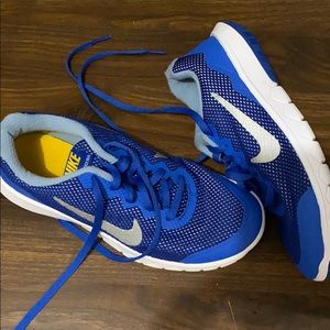 Like New Nike Youth size 4 Blue Tennis Shoes